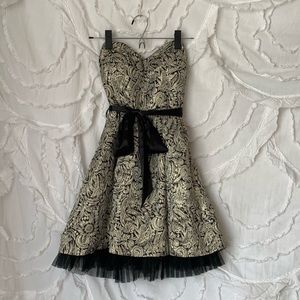 elegant black and gold cocktail dress w now!